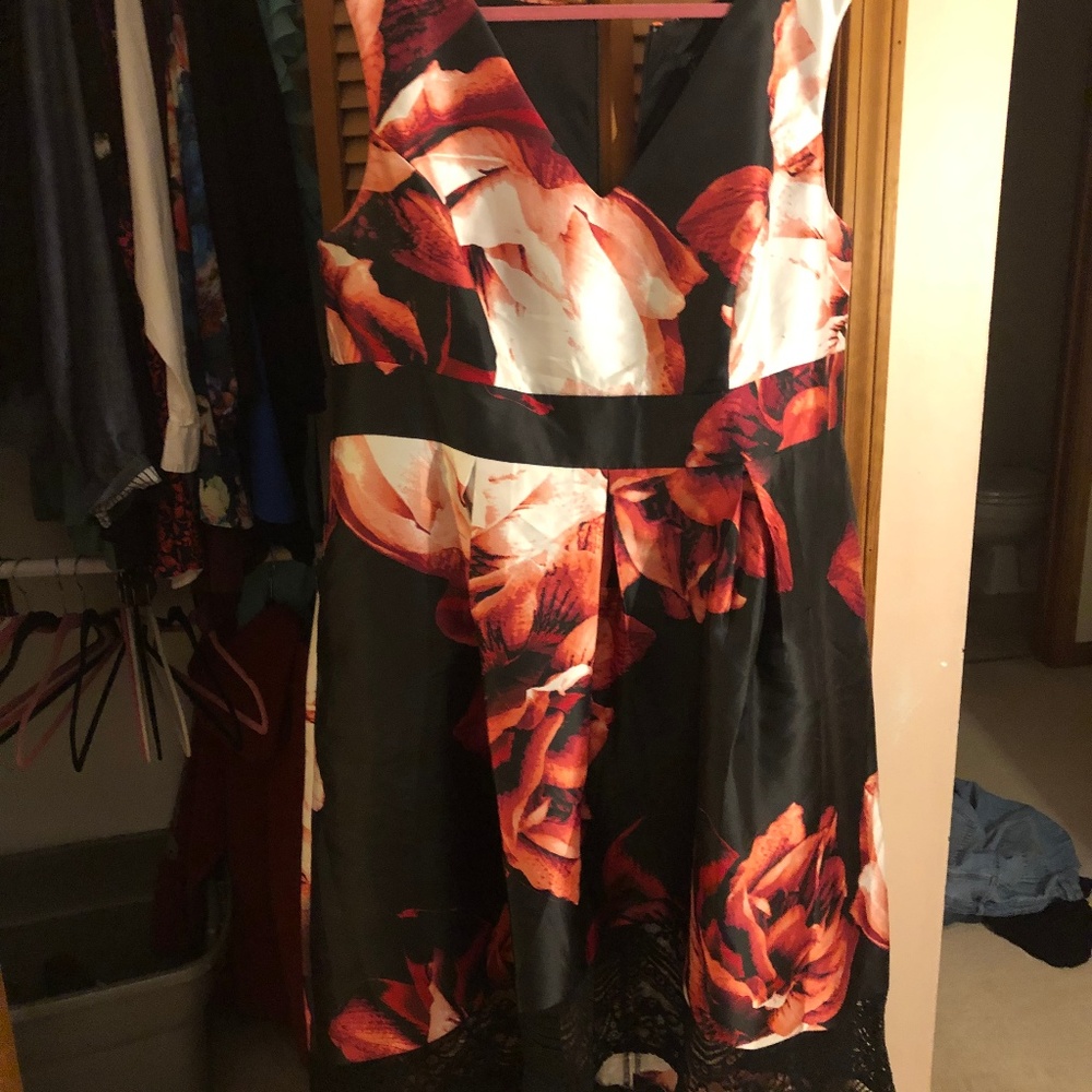 BEAUTIFUL High/Low dress with POCKETS!!